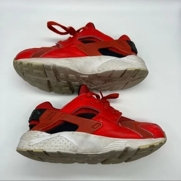 Nike Air Huarache University Red Sneakers - Picture 6 of 11